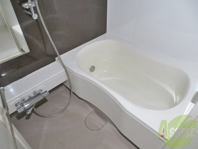 バス・シャワールーム　追い焚き機能付きなのでゆっくり湯舟に入るのも心地よいですよ。