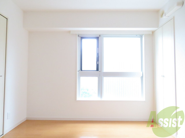 その他部屋・スペース　寝室にもおすすめの、広めのお部屋でございますね