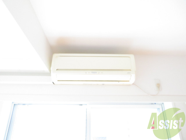 その他設備　リビングにエアコンがありますので、室温調節可能ですよね。