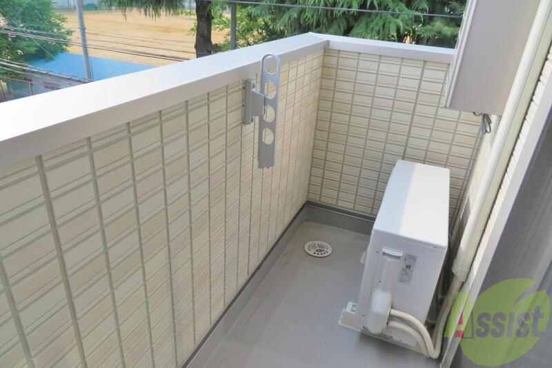 バルコニー　バルコニーは、こんな感じで洗濯物もたくさん干せちゃいます。