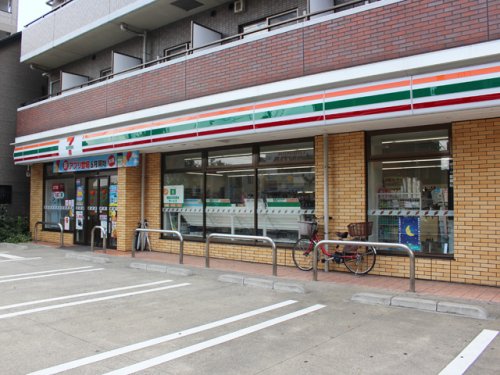 コンビニ　セブンイレブン 北区岩淵店（コンビニ）まで204m