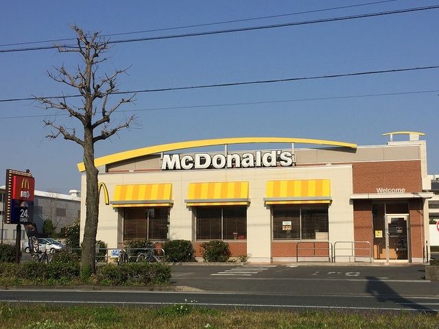コンビニ　マクドナルド ２５７小豆餅店（コンビニ）まで650m