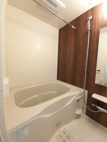 バス・シャワールーム　落ち着いた空間のお風呂です