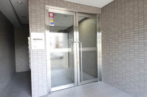 建物外観　エントランスはオートロックです。