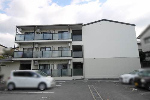 建物外観　無料ＷｉＦｉ搭載物件です。防犯カメラも設置採用しています。