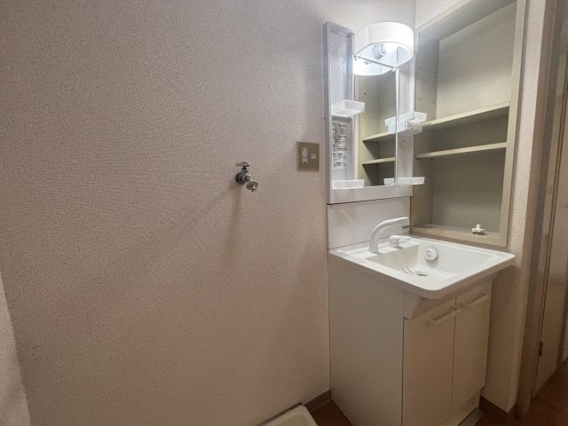 洗面設備　綺麗な洗面所です。