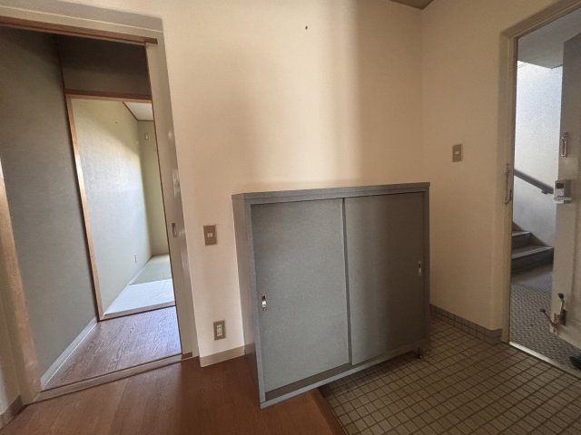 玄関　玄関横シューズボックスがあるので玄関を常に広く使えます