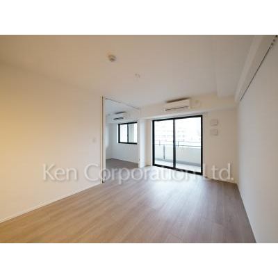 居室・リビング　同タイプ4階のお部屋を撮影。仕様が異なることがあります。