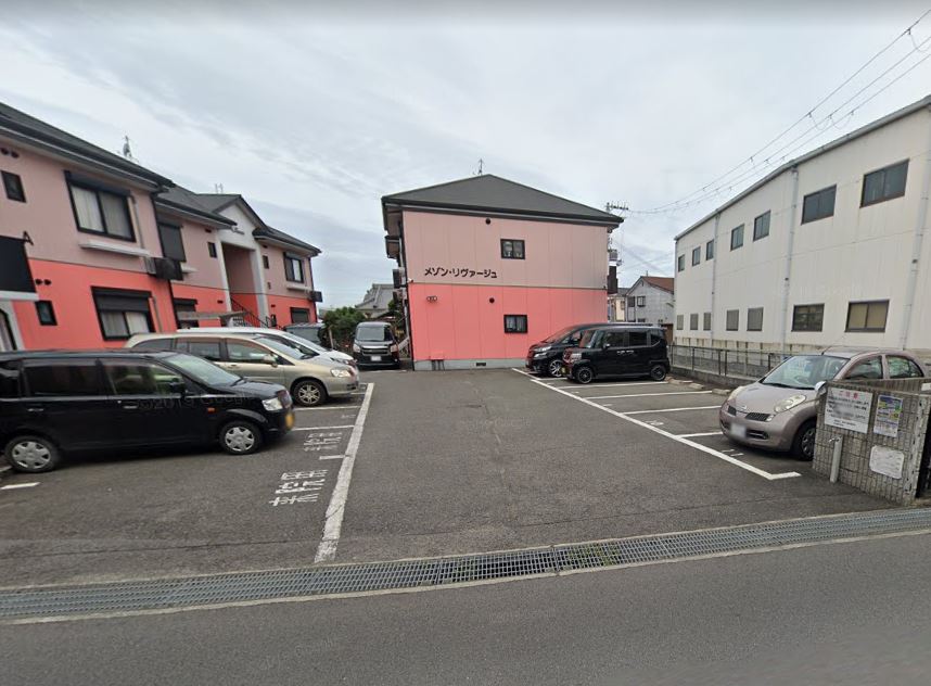 駐車場　駐車場に車を止められます