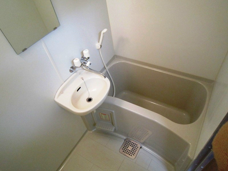 バス・シャワールーム　＊別部屋参考写真