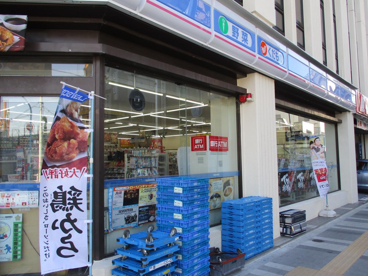 コンビニ　ローソン四谷一丁目店（コンビニ）まで365m