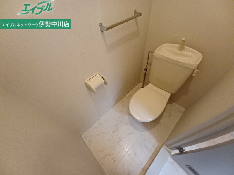 トイレ　別部屋参考写真です。