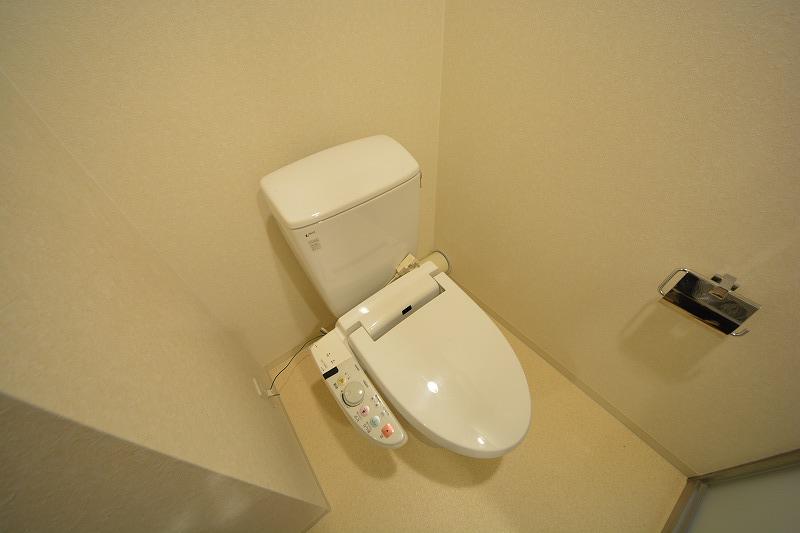 トイレ　プライムアーバン堺筋本町　温水洗浄便座