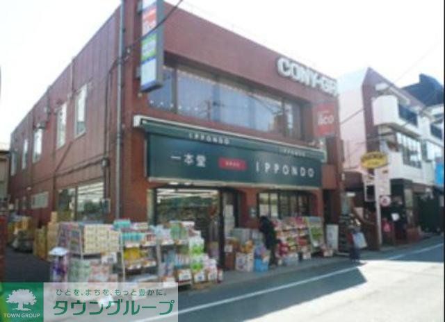コンビニ　ファミリーマート新代田駅前店（コンビニ）まで380m