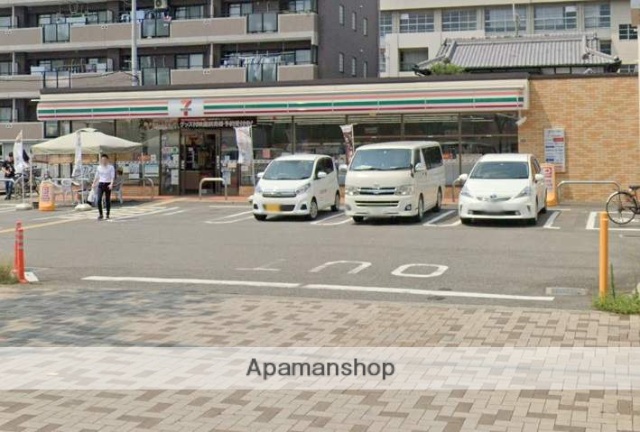 コンビニ　セブンイレブン（コンビニ）まで716m