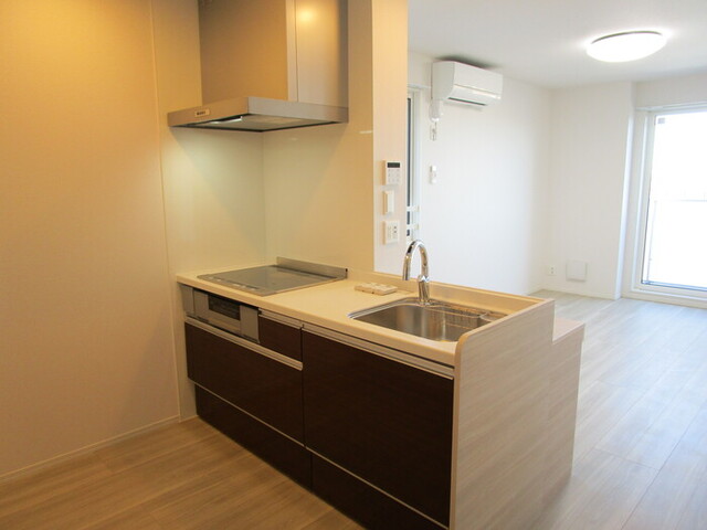 キッチン　対面式３口ＩＨヒーター付システムキッチン