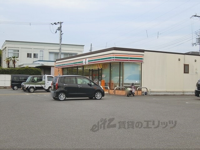 コンビニ　セブンイレブン愛荘町市店（コンビニ）まで800m