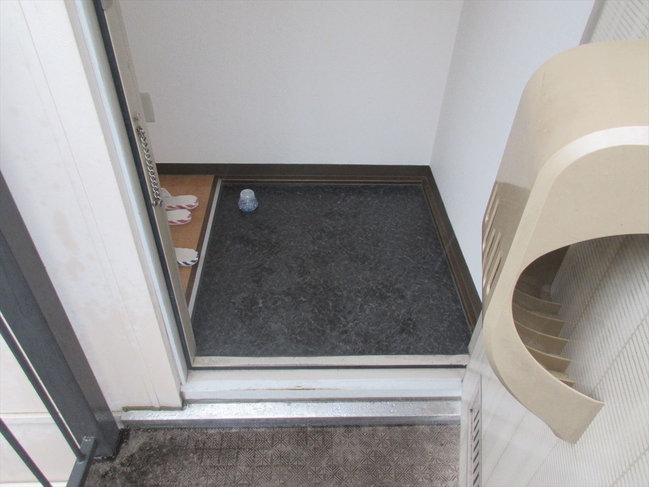 玄関　フォーブル蟹江