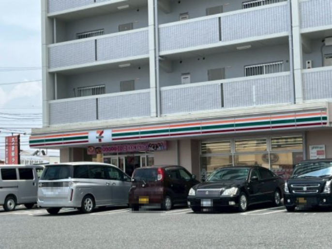 コンビニ　セブンイレブン（コンビニ）まで390m
