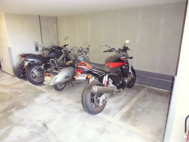 その他共有部分　バイク置場もあります。