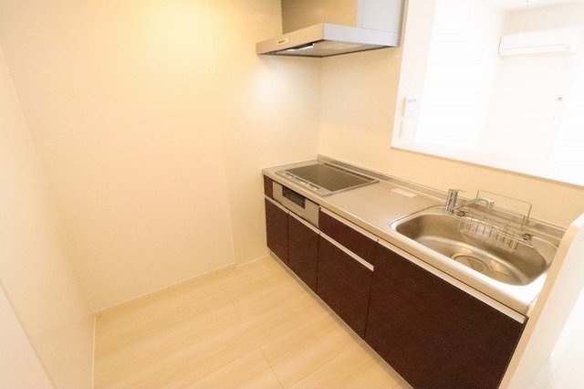 キッチン　対面キッチン（ＩＨクッキングヒーター付のシステムキッチン）