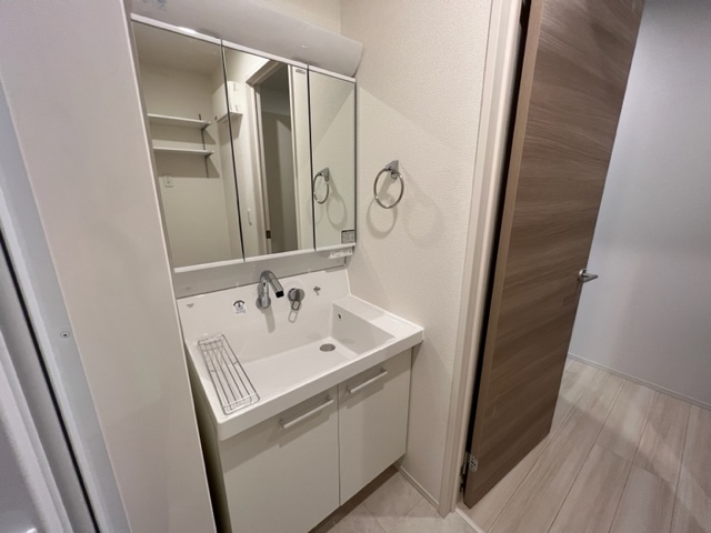 洗面設備　モデル写真