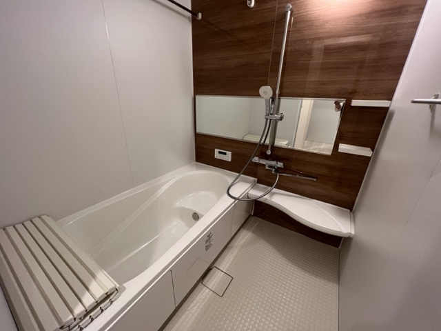 バス・シャワールーム　モデル写真