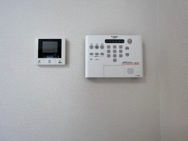 セキュリティ　モデル写真