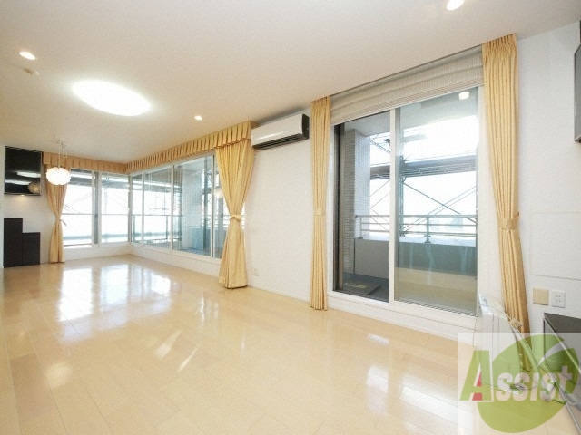 居室・リビング　広くてきれいなリビングです！快適に過ごせそうですね。