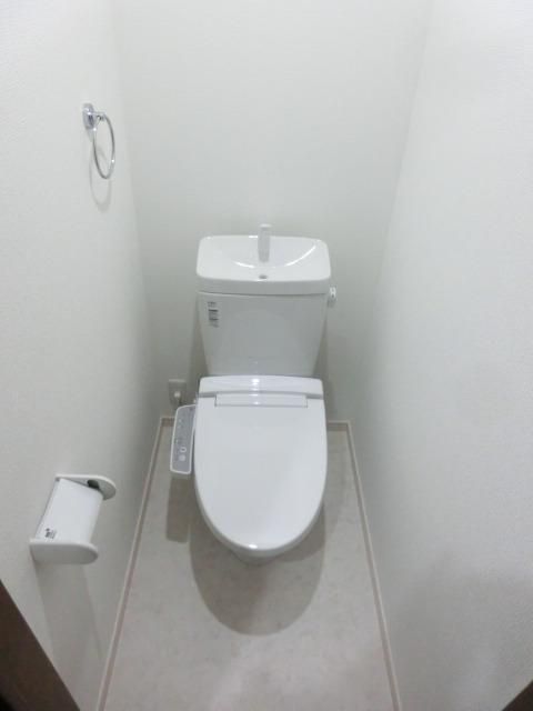 トイレ　温水洗浄便座付き