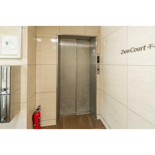 ロビー　エレベーター