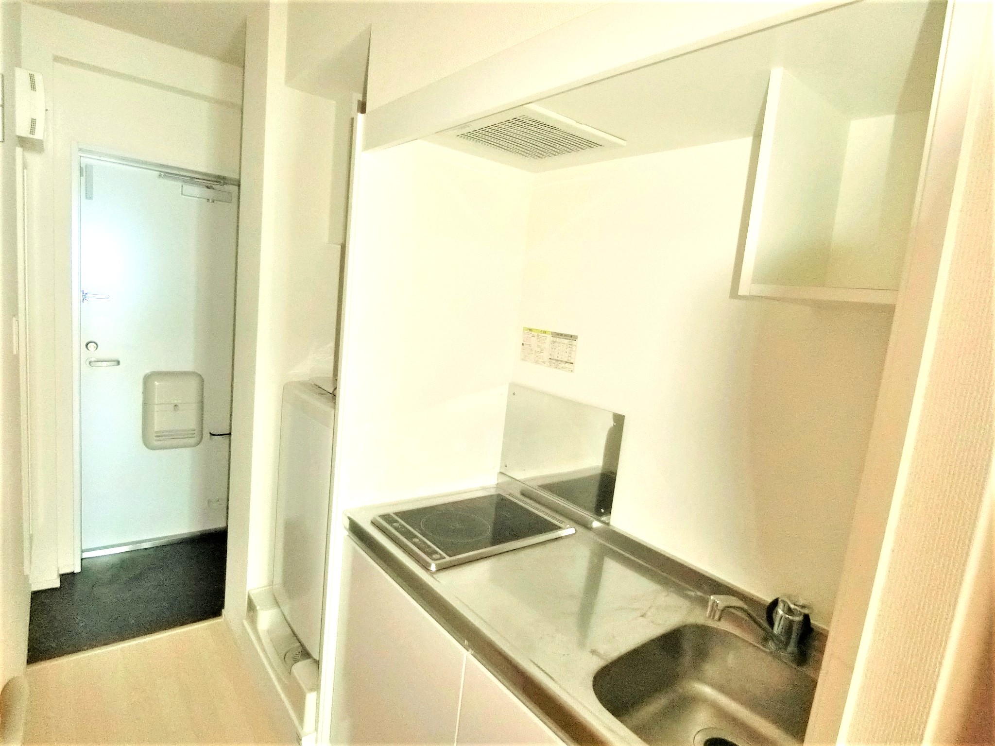 キッチン　キッチンにはＩＨの2口コンロと洗濯機を完備です☆