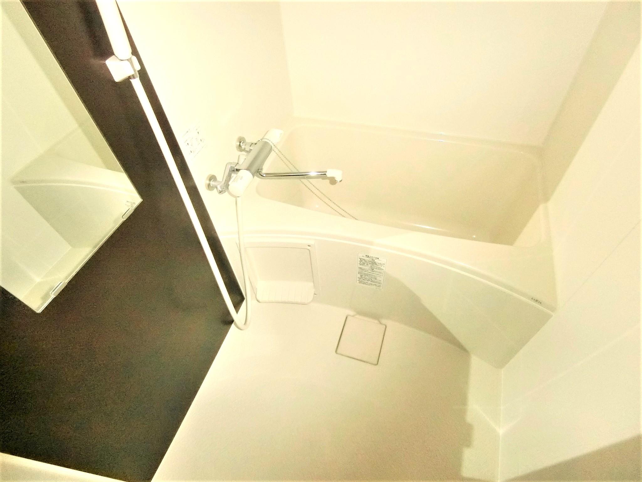 バス・シャワールーム　浴室乾燥機付なので雨の日でも洗濯物を干せます☆