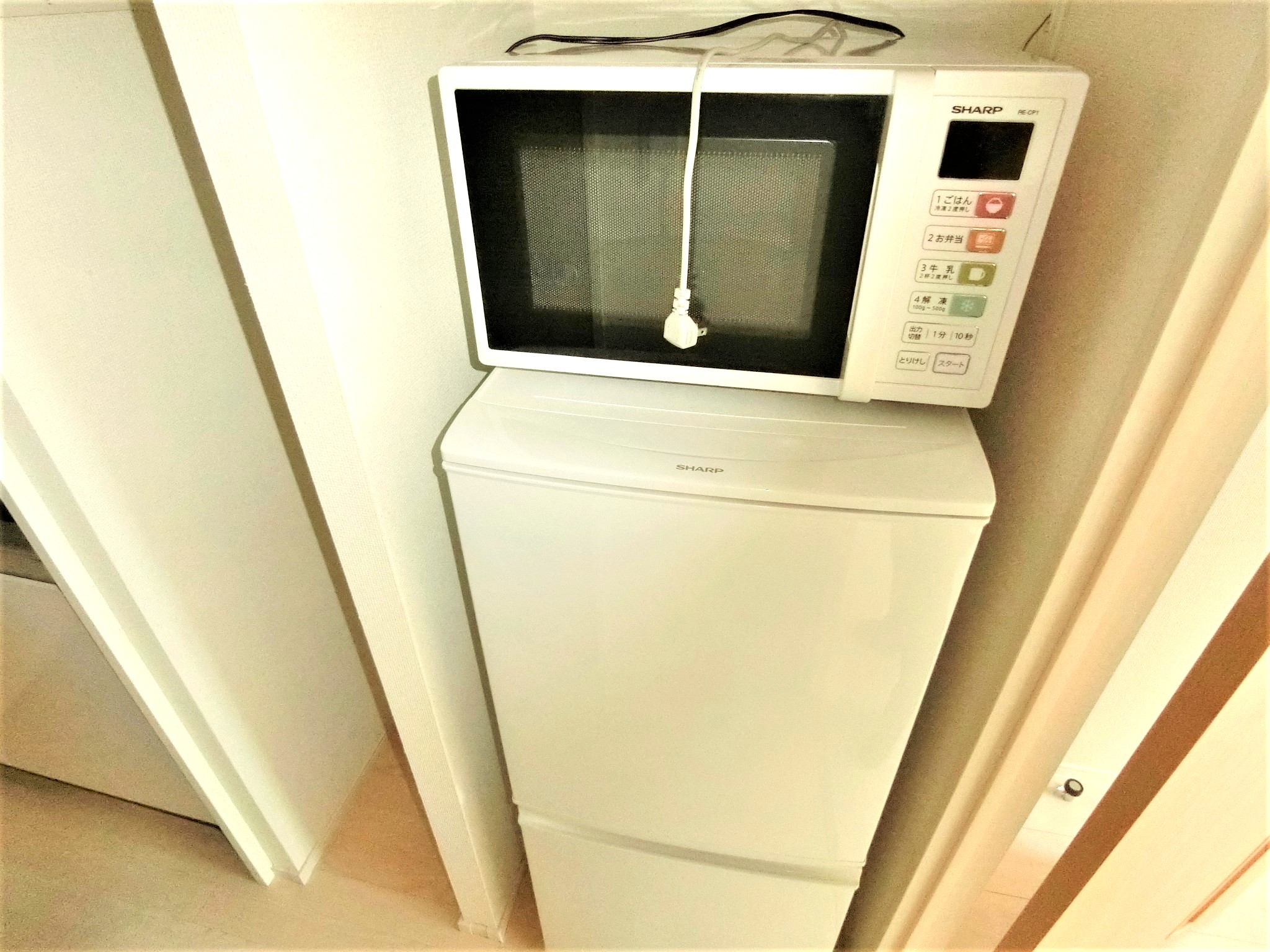 収納　キッチンには２ドア冷蔵庫・電子レンジを完備きです☆