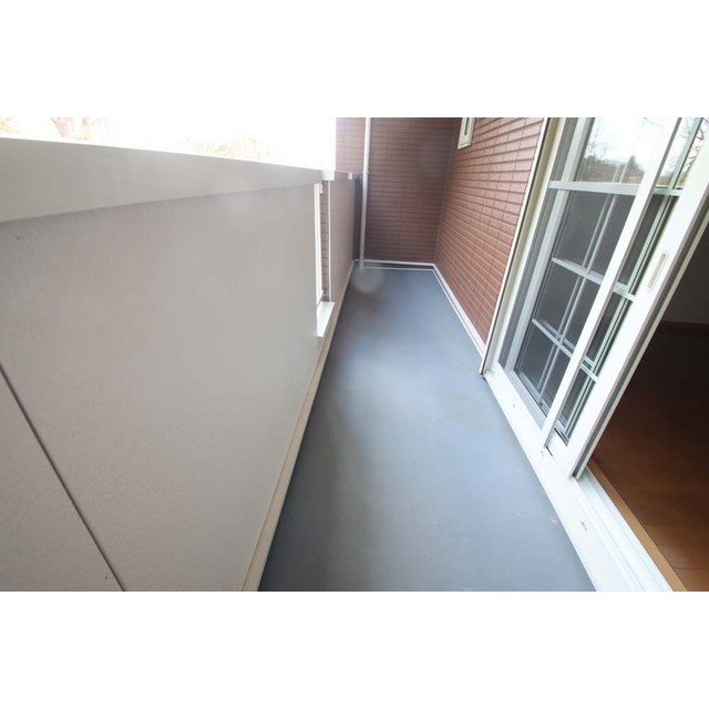 バルコニー　ワイドなバルコニーです