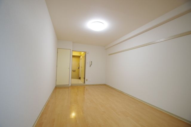 居室・リビング　★ゆとりのある洋室★