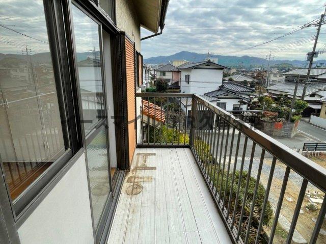 バルコニー　暖かな日差しのふりそそぐバルコニー