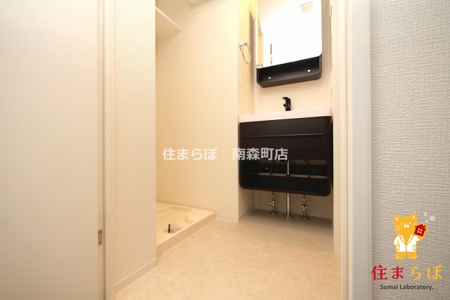 建物外観　「見ないで終わるには、惜しすぎる。」