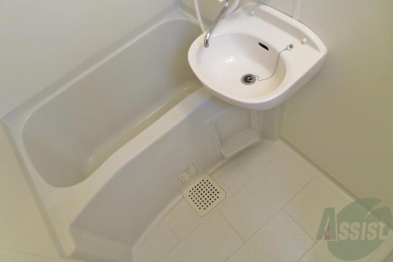 バス・シャワールーム　お風呂は浴槽、洗い場共に広々です。