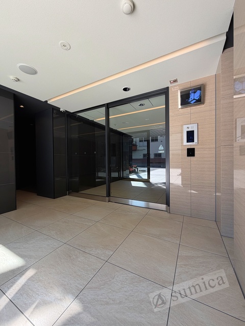 エントランス　明るいエントランスであなたのお帰りをお待ちします＾＾