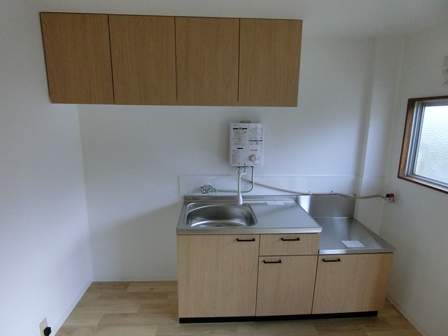 キッチン　瞬間湯沸かし器付き