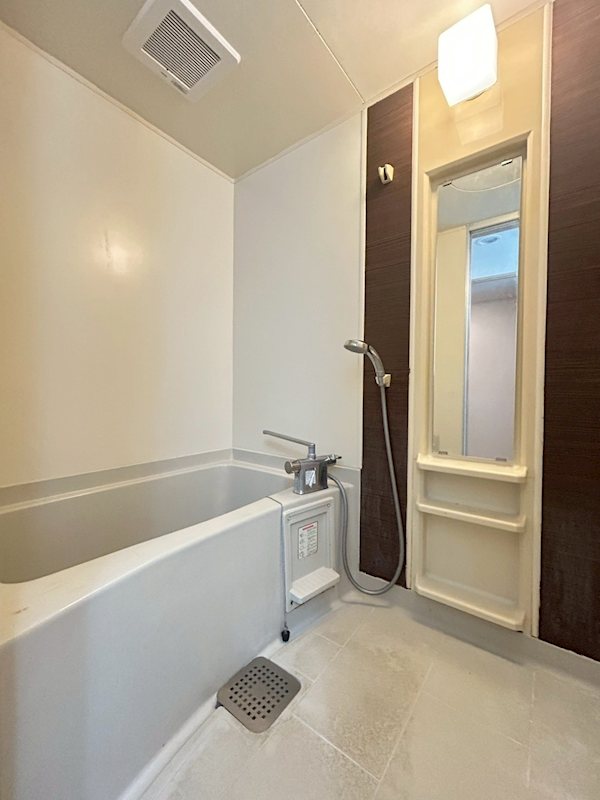 バス・シャワールーム　清潔感のある浴室で一日の疲れを取りましょう