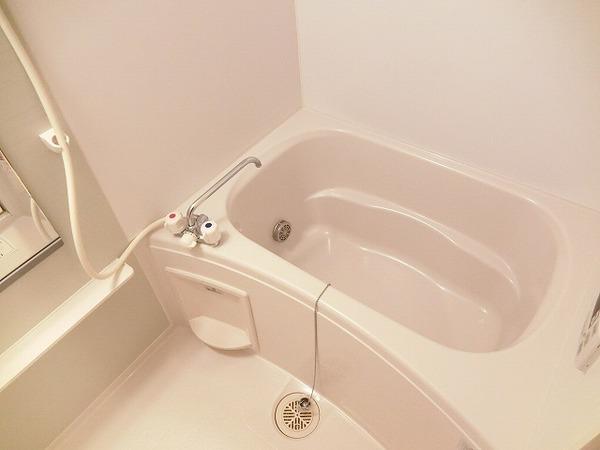 バス・シャワールーム　浴室乾燥機、追い焚き機能付きバス！