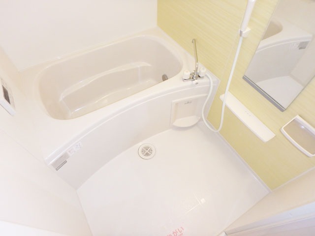 バス・シャワールーム　浴室乾燥付きで雨の日でも洗濯物が干せます☆