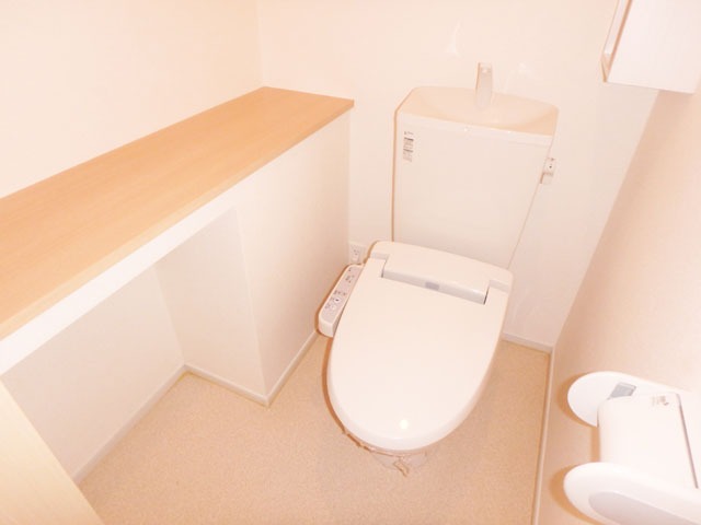 トイレ　温水洗浄便座つき！