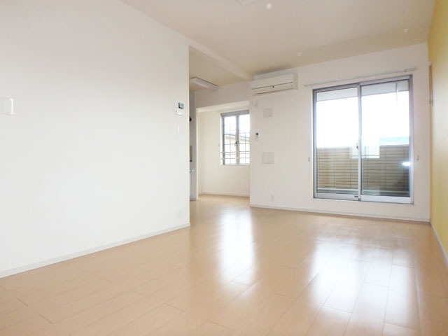 居室・リビング　１３帖の広々リビング♪