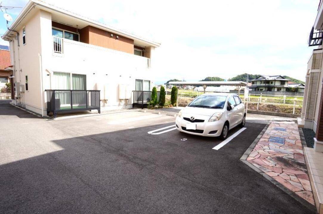 駐車場　駐車場