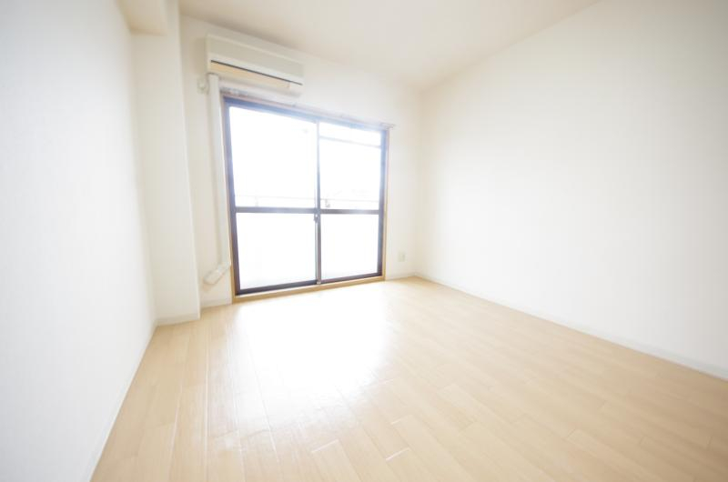 居室・リビング　ゆったり過ごせる居間です