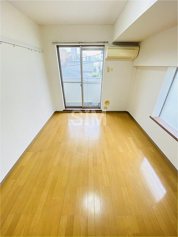 居室・リビング　※別部屋の写真です。