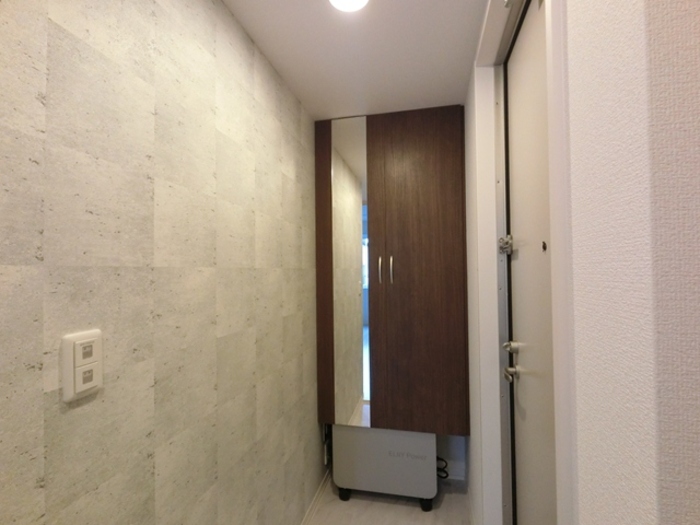 玄関　鏡付きシューズボックス